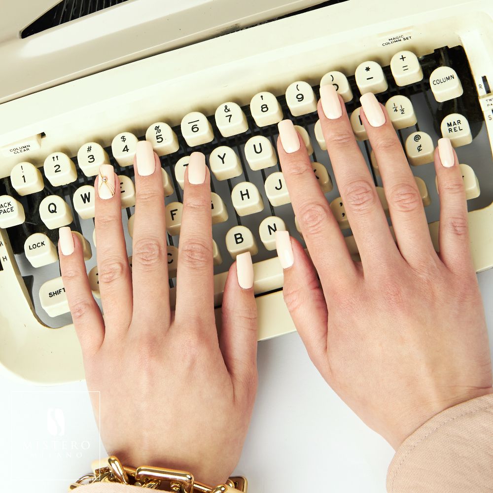 Mistero Milano kremowy Lakier hybrydowy Kardamona 7 ml 1287