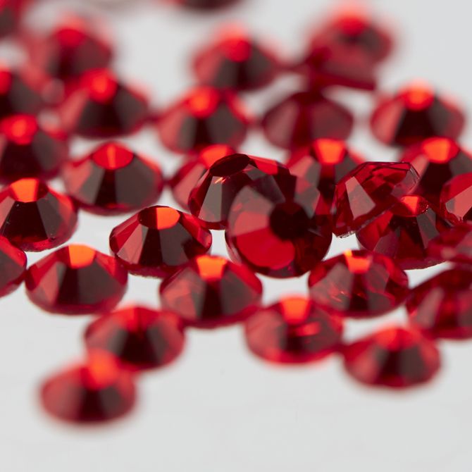 MM czerwone cyrkonie do paznokci SS8 red 5141/8 - obrazek 2